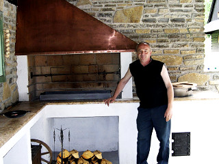 Gril a sporák s kotlinou s Jánom Bitalom ml. v reštaurácii Jánošíkov Dvor v Zázrivej, rok 2008