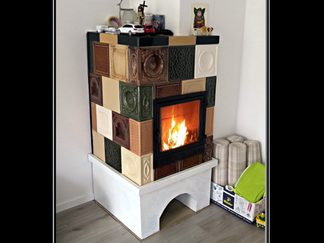 pp016-Pec sálavá, z rôznorodých kachlíc, v Šamoríne