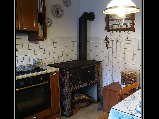 Šporák prenosný, s veľkým odkladacím priestorom, vývod vrchný pravý