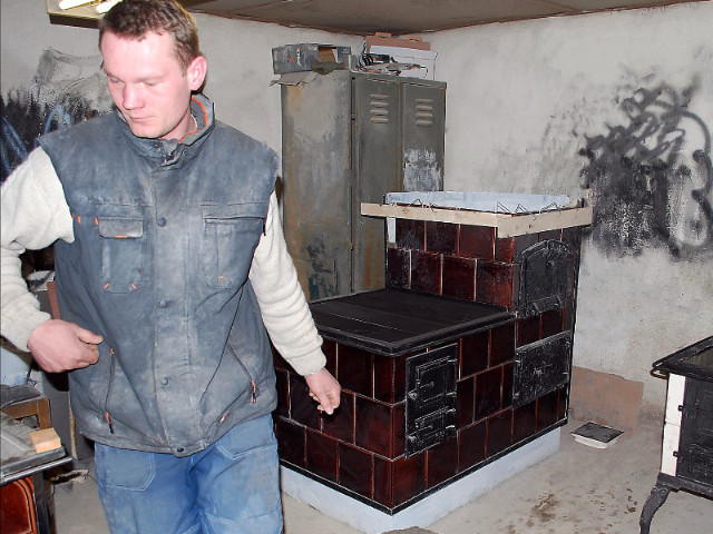 Šporák prenosný, jeden z najvačších prenosných zariadení, spodky musia byť vždy z oceľovej nosnej časti