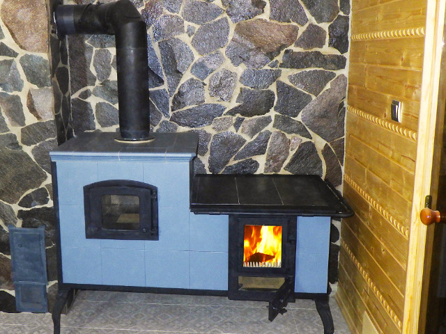 sp043-Šporák prenosný, s liatinovými nohami, väčších rozmerov