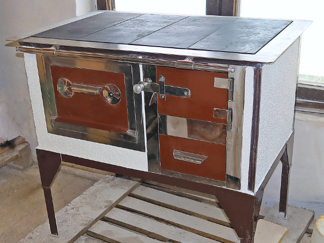 sp045-Šporák prenosný hnedý smalt s nerezom