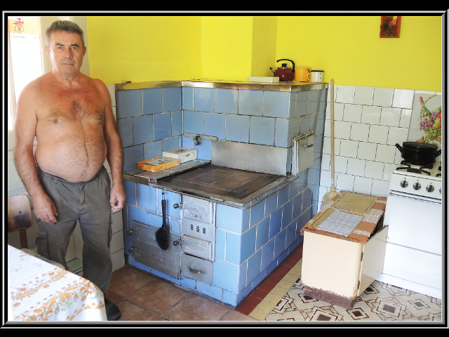 Šporák, stavaný v Ráztokách Veľké Rovné u pána Jozefa Holičára v roku asi 1960, fotené rok 2017