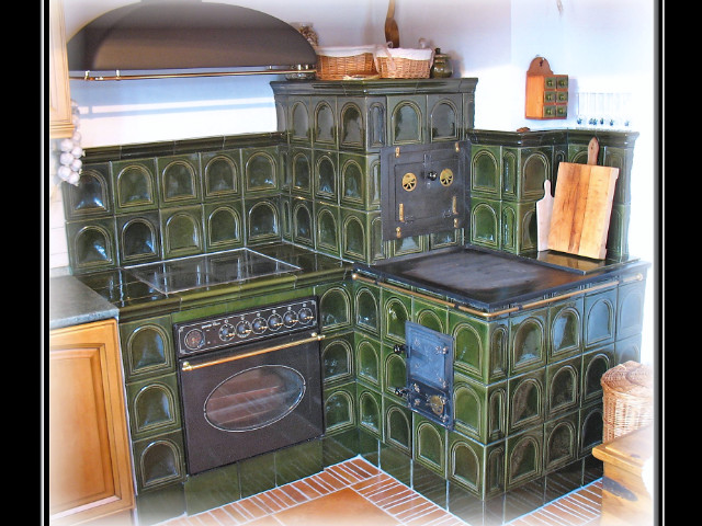 šporák s obložením aj elektrickej rúry, kachlice na strih