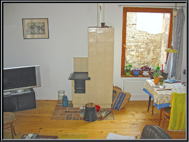 Šporák s vyššou pieckou (kobkou), stavaný pri Bratislave, v roku 2004