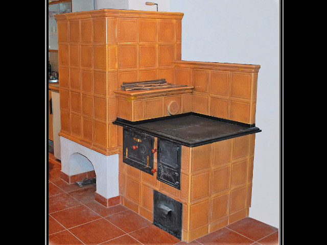 Šporák s väčšou pieckou, stavaný pri Turzovke, rok asi 2002