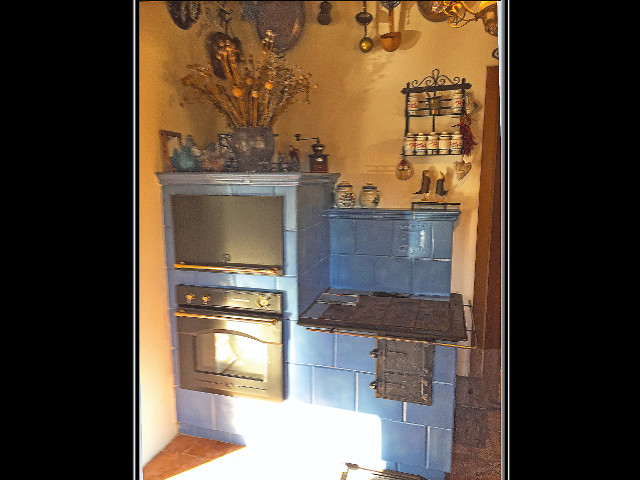 Šporák u pani Procikovej, kde bola vsadená do klasického šporáku aj elektrická rúra