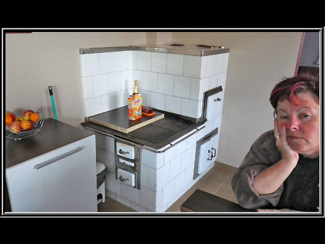 Šporák klasika stavaný našou rodinnou firmou v roku 1970 na Makove, fotený v roku 2011 s takzvanými obrubami, a na väzbu