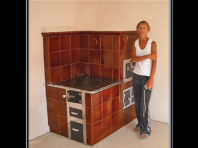 Šporák celokachlový, kovanie s kombináciou čierne nerez