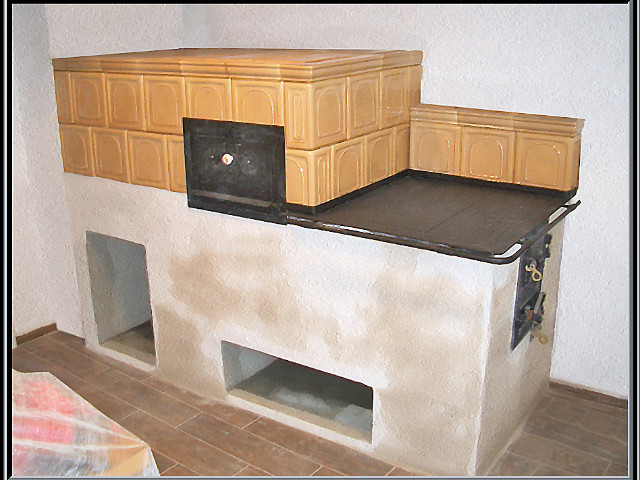 Šporák, ktorý presne kopíruje rozmerovo predtým starý šporák, stavané v Žiari nad Hronom