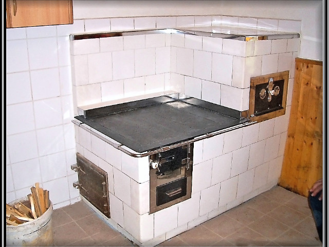 Šporák po rekonštrukcii, tj výmena kovania a oprava vnútra šporáku, Kysuce