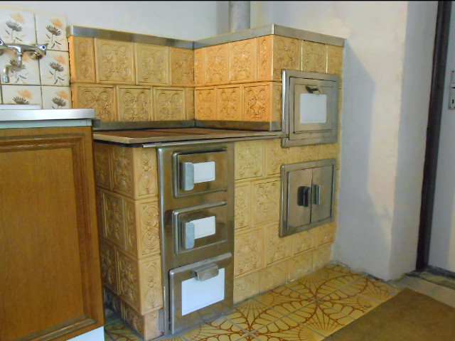 Šporák u pána Forgona, stavaný u Taranov Hrašné, v roku 1995, fotené 2017