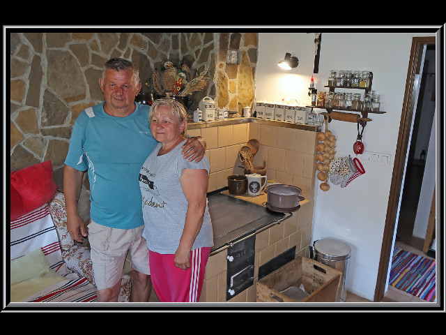 Šporák-max.-zachovaný,-vo-Veľkom-Rovnom-Madzín,-Bitala-Ján-st.-staval-šporák-v-roku-1970,-fotené-v-roku-2022-rodina-Gáborovci