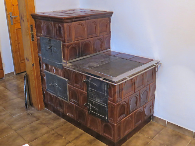 Šporák, stavaný v Mojtíne Považská Bystrica v roku 1998, fotený v roku 2017