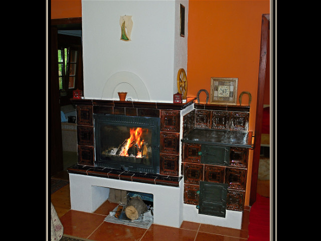 Krb teplovzdušný (vedľa je šporák) v Novej Bystrici pri Čadci, rok 2009