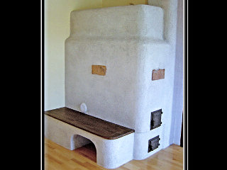 Pec sálavá originál z omietacích kachlíc, stavaná v Rakusku, rok 2003