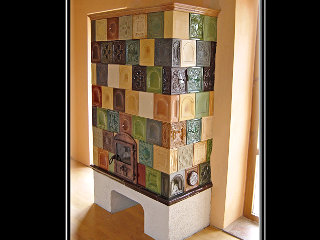 Pec sálavá, postavená z rôznofarebných kachlíc (výhodnejšie cenová relácia), stavaná v Brekove pri Humennom