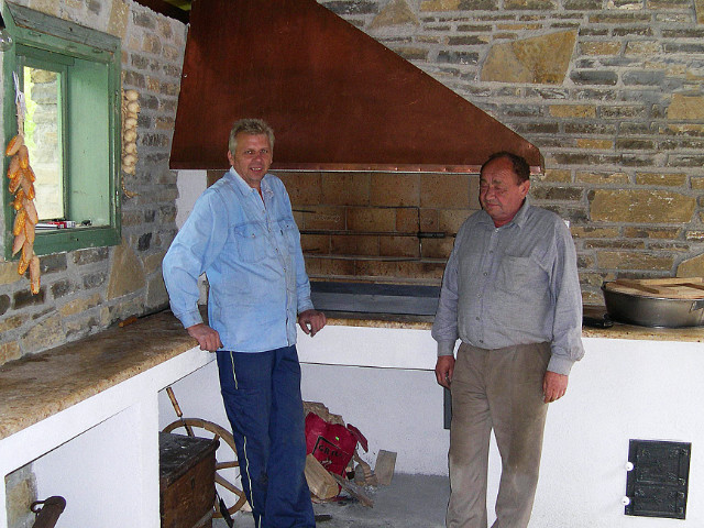  ....po montáži grilu Branislav Lago a Jozef Godiška...