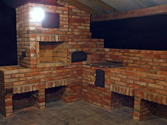 Záhradný krb zo starých tehál – najlepšia kvalita, a tiež módny trend